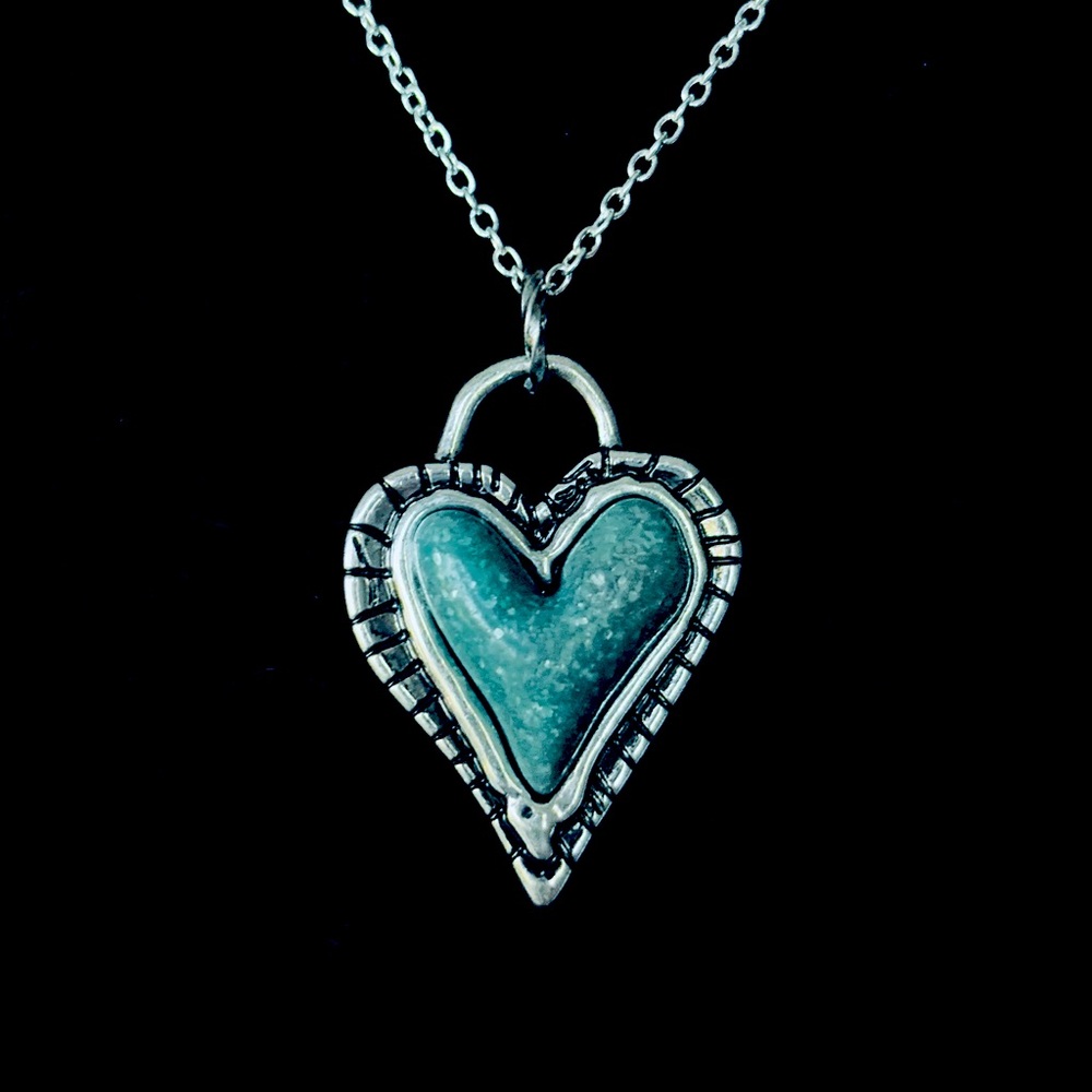 Heart of stone silver & sage pendant necklace nwt
